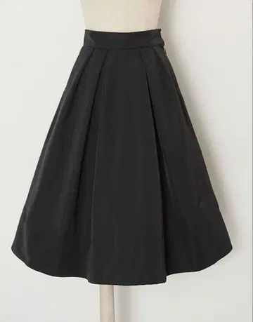 그로그랭 턱 플레어 스커트