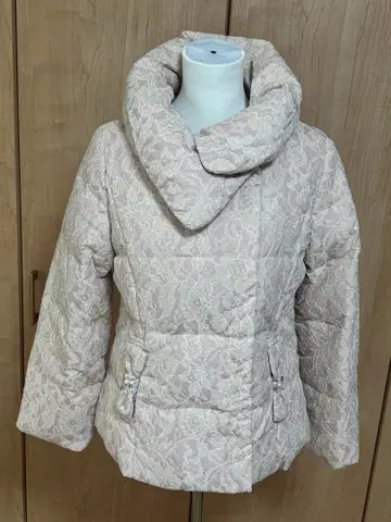 레이스 무늬 다운 자켓 라이트 핑크