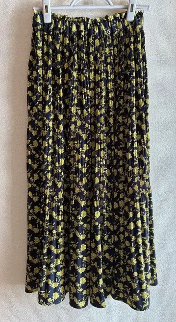 저널 스탠다드 리룸 롱 스커트 블랙, 옐로우 컬러