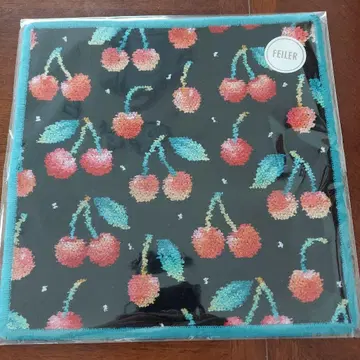 페이러 체리 도트 손수건 블랙 x 블루