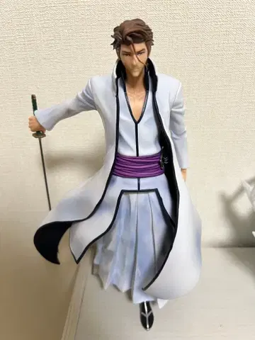 BLEACH 제일복권 B상 아이젠 소스케 피규어