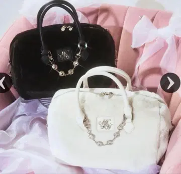 택 포함 미사용 새상품 미셸 마카롱 퍼 핸드백 화이트