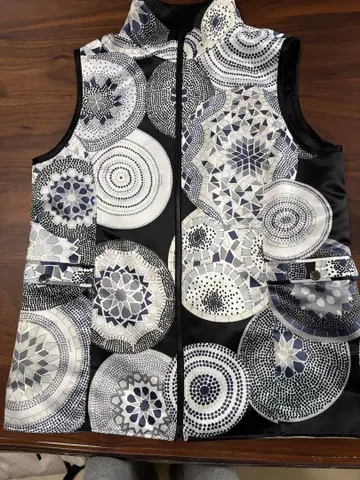 기하학 패턴 슬리브리스 베스트