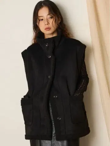 페이크 무스탕 스탠드 베스트 esica 같은 형태 에시카 블랙