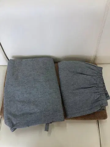 암반욕 목욕 시설 관내복 그레이