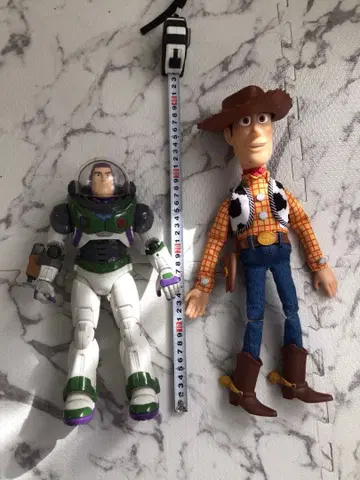 우디와 버즈 라이트이어 피규어 세트