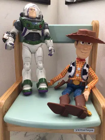 우디와 버즈 라이트이어 피규어 세트