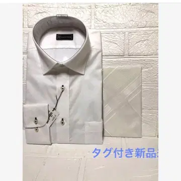 남성용 화이트 포멀 셔츠와 포켓 치프 세트