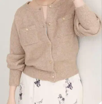 내추럴 쿠튀르 수플레얀 금장 버튼 포켓 가디건
