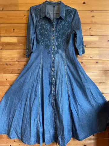 데님 원피스 자수 있음