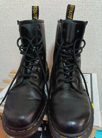 닥터 마틴 8홀 부츠 UK4