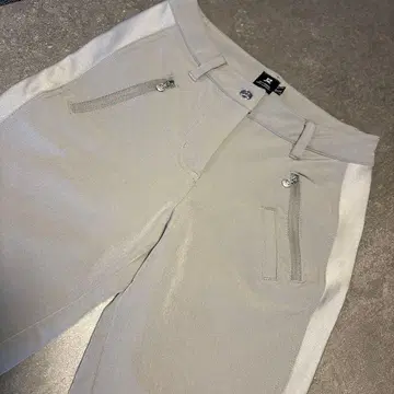 라이트 그레이 슬림 핏 팬츠 사이드 스트라이프