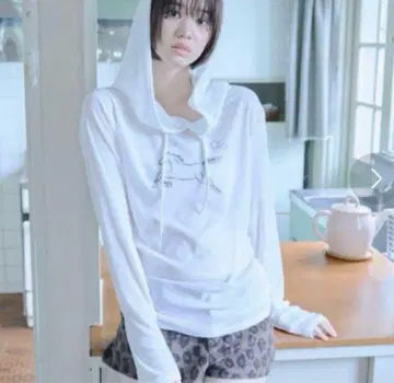 smyeon 그래픽 시어 후드티 화이트