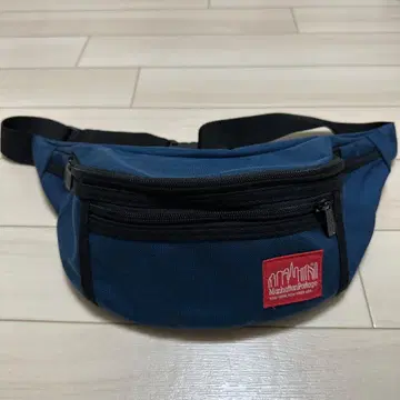 Manhattan Portage 바디백 네이비