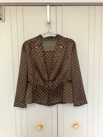 브라운과 핑크 스트라이프 x 도트 블레이저