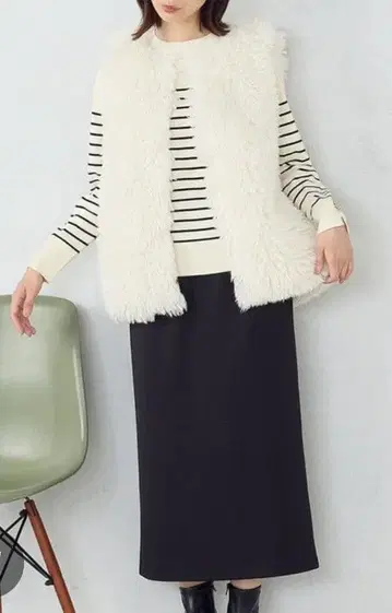 COMME CA ISM 화이트 퍼 베스트