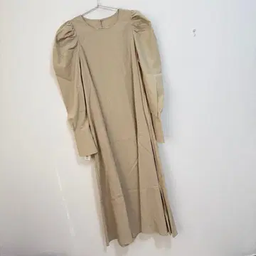 [ e/rm ] 볼륨 슬리브 드레스