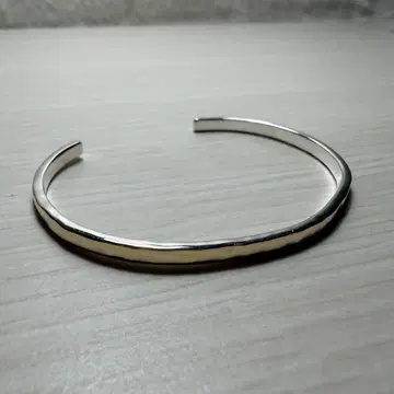 VIVIFY Hallmarks k10Gold Bangle