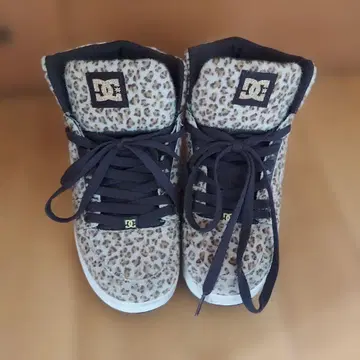 DC 스니커즈 레오파드 무늬 24cm