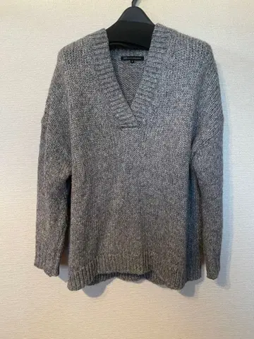 23구 그레이 V넥 니트