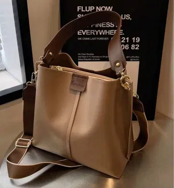 [ 마지막 1개 ] ZARA 장르 해외 브랜드 성숙/러블리 베이지 숄더백