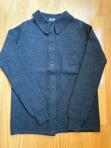 [ 새상품급 ] DKNY 다크 그레이 카라 부착 가디건 긴팔 버튼 부착