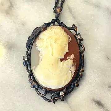 현대풍 카메오 목걸이