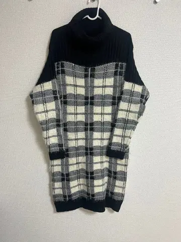 체크 무늬 터틀넥 니트 L 사이즈