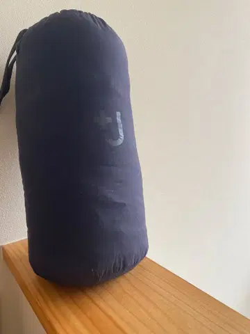 유니클로 +J 울트라 라이트 다운 네이비 수납 봉투 포함