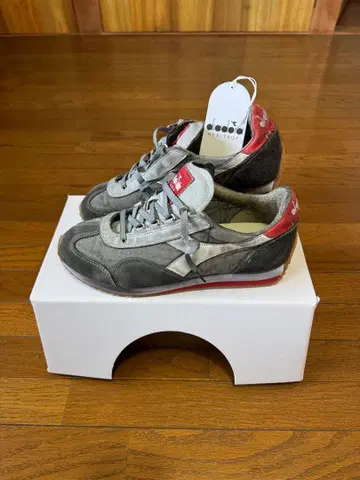 새상품급 diadora HERITAGE 스니커즈 그레이
