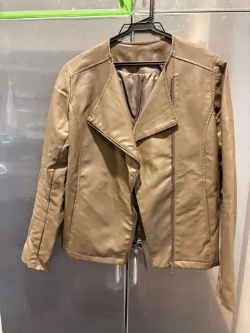 베이지 싱글 라이더 자켓 M 사이즈 piccin