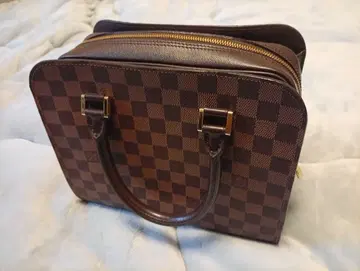 다미에 패턴 브라운 가죽 토트백