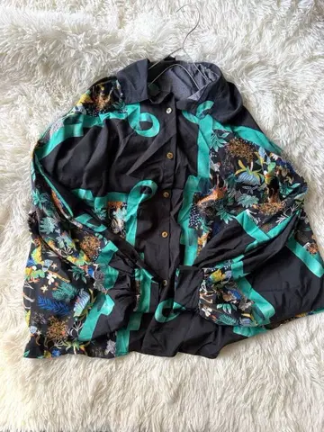 다양한 동물들이 모여있는 보태니컬 무늬 튜닉 기장 여성용 루즈핏