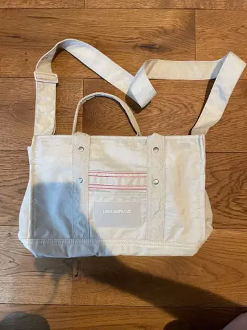 Beyond The Vines 숄더백