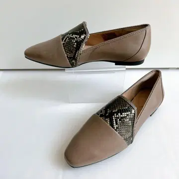 컨디션 최상 락포트 그레이 스네이크 스킨풍 플랫슈즈