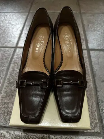 트루사르디 가죽 펌프스 브라운 23