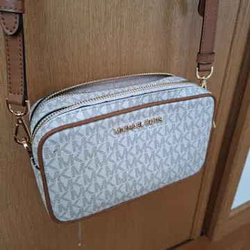 새상품급 마이클코어스 숄더백