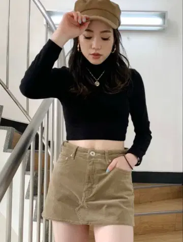 GYDA 하이넥 숏 상의