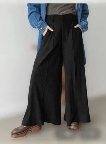 미사용 새상품 지나시스 와이드 팬츠