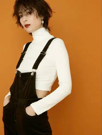 GYDA 하이넥 숏 상의