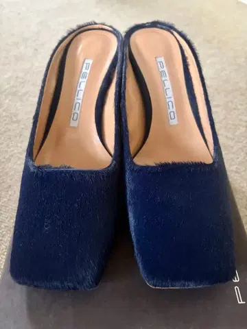 미사용에 가까운 PELLICO 37 네이비 송치 뮬 힐