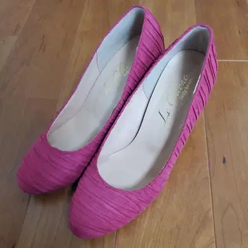 리본 포함 핑크 하이힐