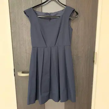 질스튜어트 네이비 슬리브리스 원피스