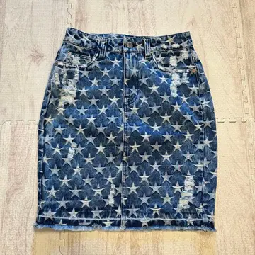 미사용 새상품 GUESS 별 패턴 데님 타이트 스커트