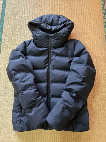 UNIQLO 심리스 다운 자켓 M 사이즈