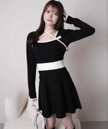 LIPSERVICE 백리본 바이컬러 플레어 원피스