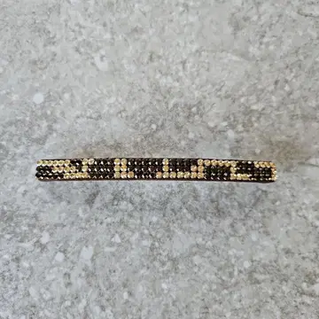 acca 아카 머리핀 블랙과 금 스톤 장식