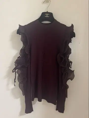 스나이델 프릴 슬리브 니트 풀오버