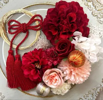 화려한 성인식 일본 의류 후리소데 시치고산 사전 촬영 머리 장식