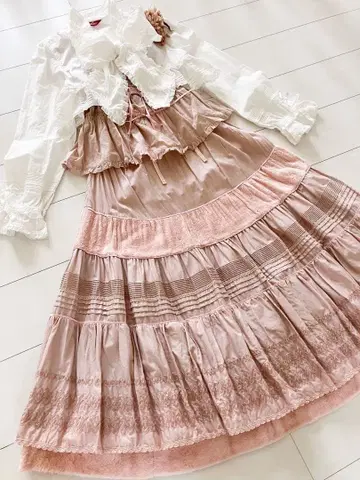 핑크하우스 론과 퍼 스커트